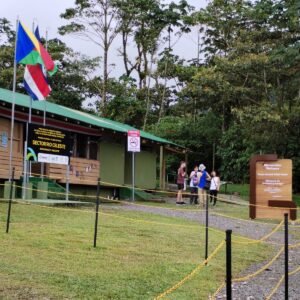 parque nacional volcan tenorio (rio celeste)